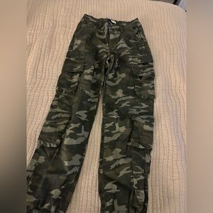 Camo Joggerss